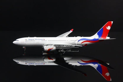 1:400 Phoenix Nepal Airlines AIRBUS A330-200 Passenger Airplane Diecast Model