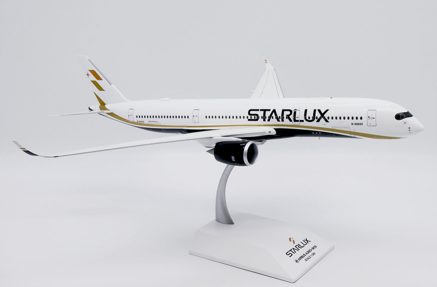 1:200 Wings Starlux Airlines Airbus A350-900XWB Airplane Diecast Aircraft Model