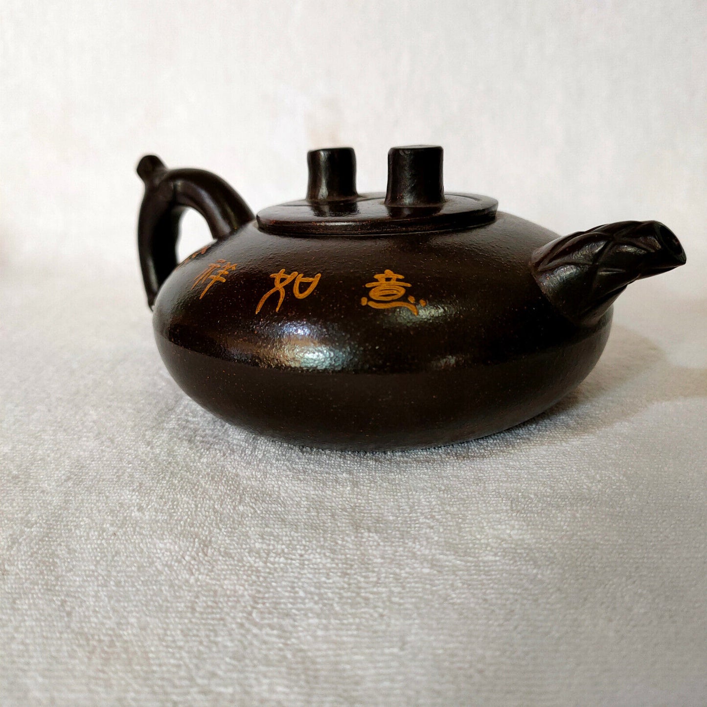 Chinese Yixing Zisha Clay Handmade Exquisite Teapot （松鹤延年 底款：周桂珍）