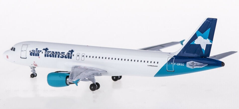 1:400 AeroClassics Air Transat AIRBUS A320 Passenger Airplane Diecast Model