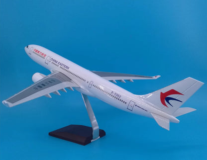 47CM CHINA EASTERN AIRBUS A330 B-5962 Passenger Airplane Resin Aircrarft Model