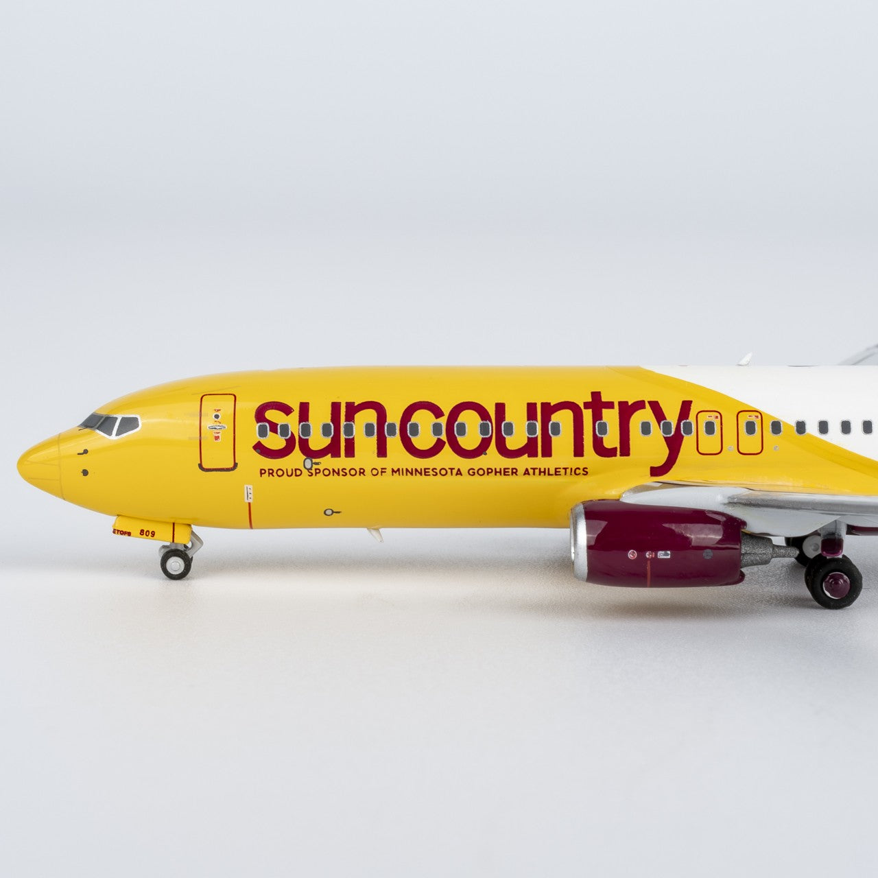 1:400 NGmodels Sun Country Airlines Boeing 737-800 Airplane Diecast Plane Model