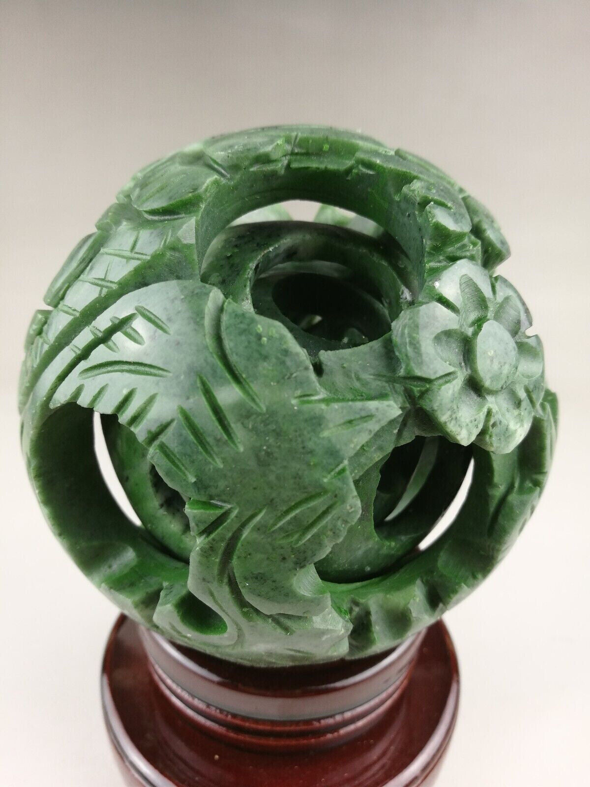 Chinese green jade Hollow-out carved fengshui dragon ball magic Statue