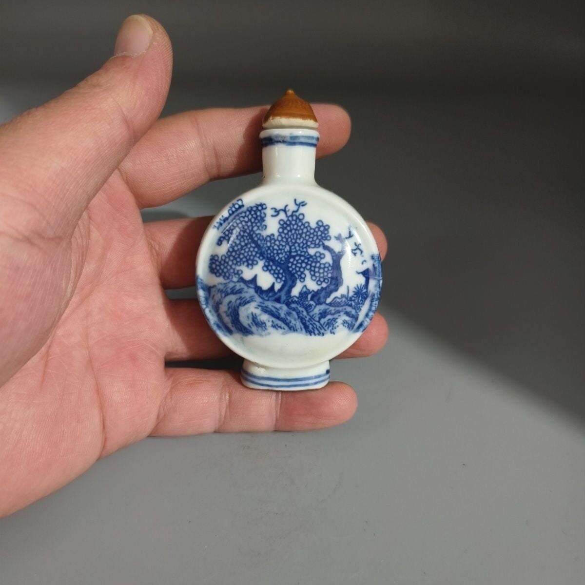 Collectable China Antique Snuff Bottle with Tangled Branches and Lotus Pattern