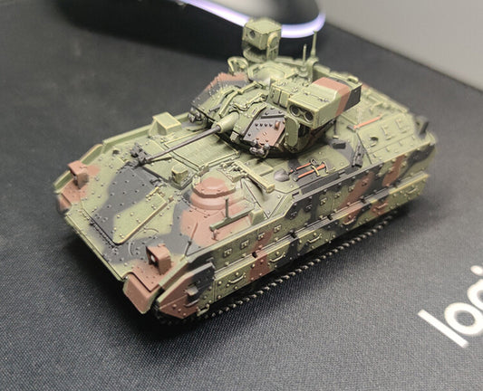 1:72 US M2A3 Bradley Infantry Fighting Vehicle Model Collection Box