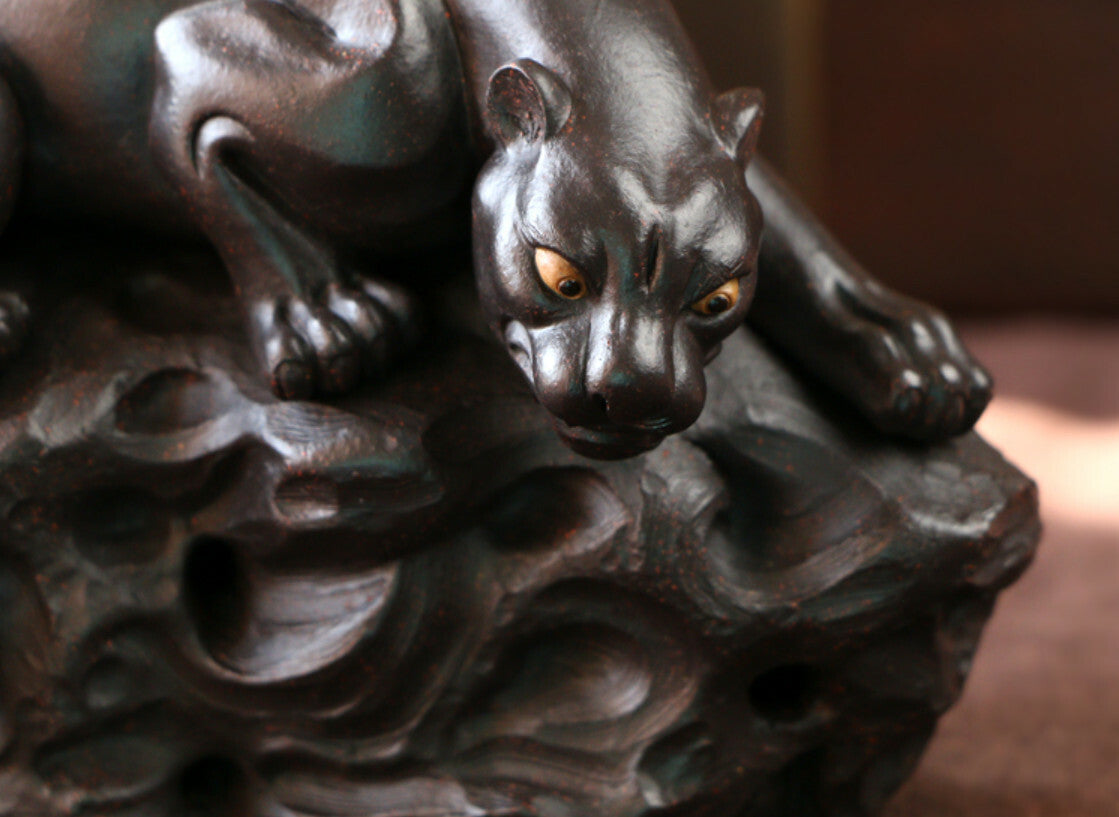 Chinese Yixing Handmade Zisha Black Purple Clay leopard Tea pet HeiBao animal