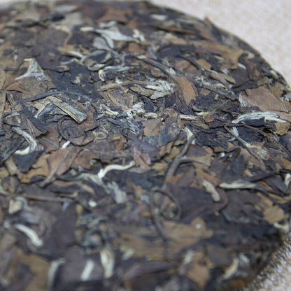 2010 High-quality Old White Tea Slimming Drink Natural Shoumei White Tea 350g