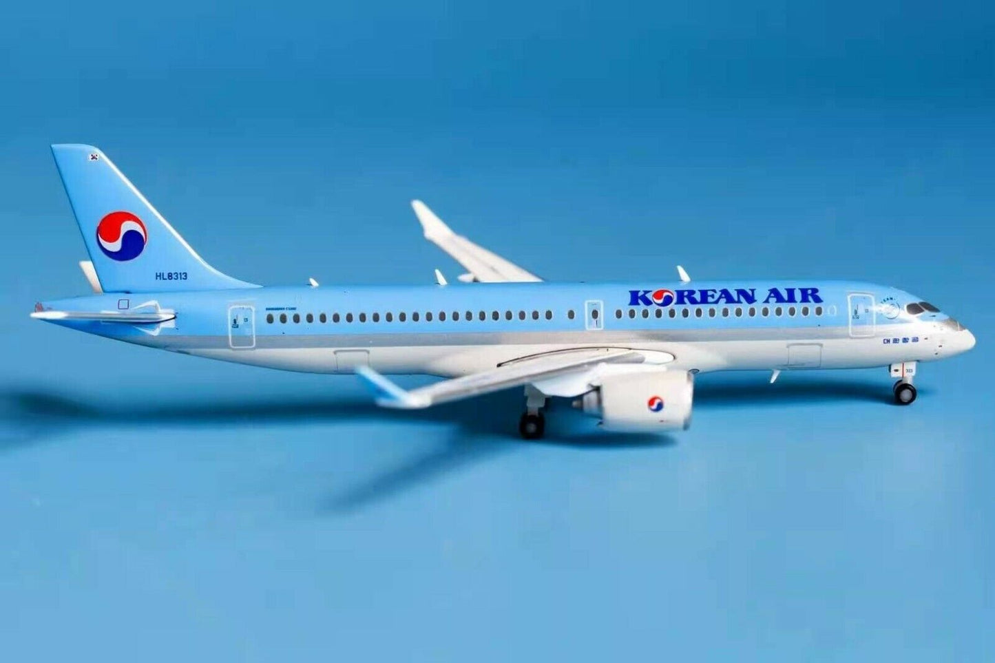 1:400 JC Wings KOREAN AIR Bombardier CS300 Passenger Airplane Diecast Model