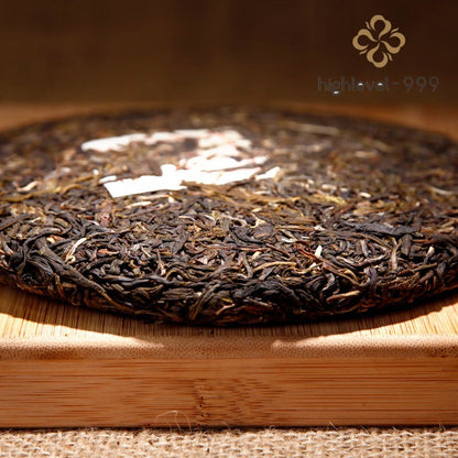 330g Raw Pu'er Tea Cake Yunnan Ancient Tree Compressed Aged Mountain Leaf Tea