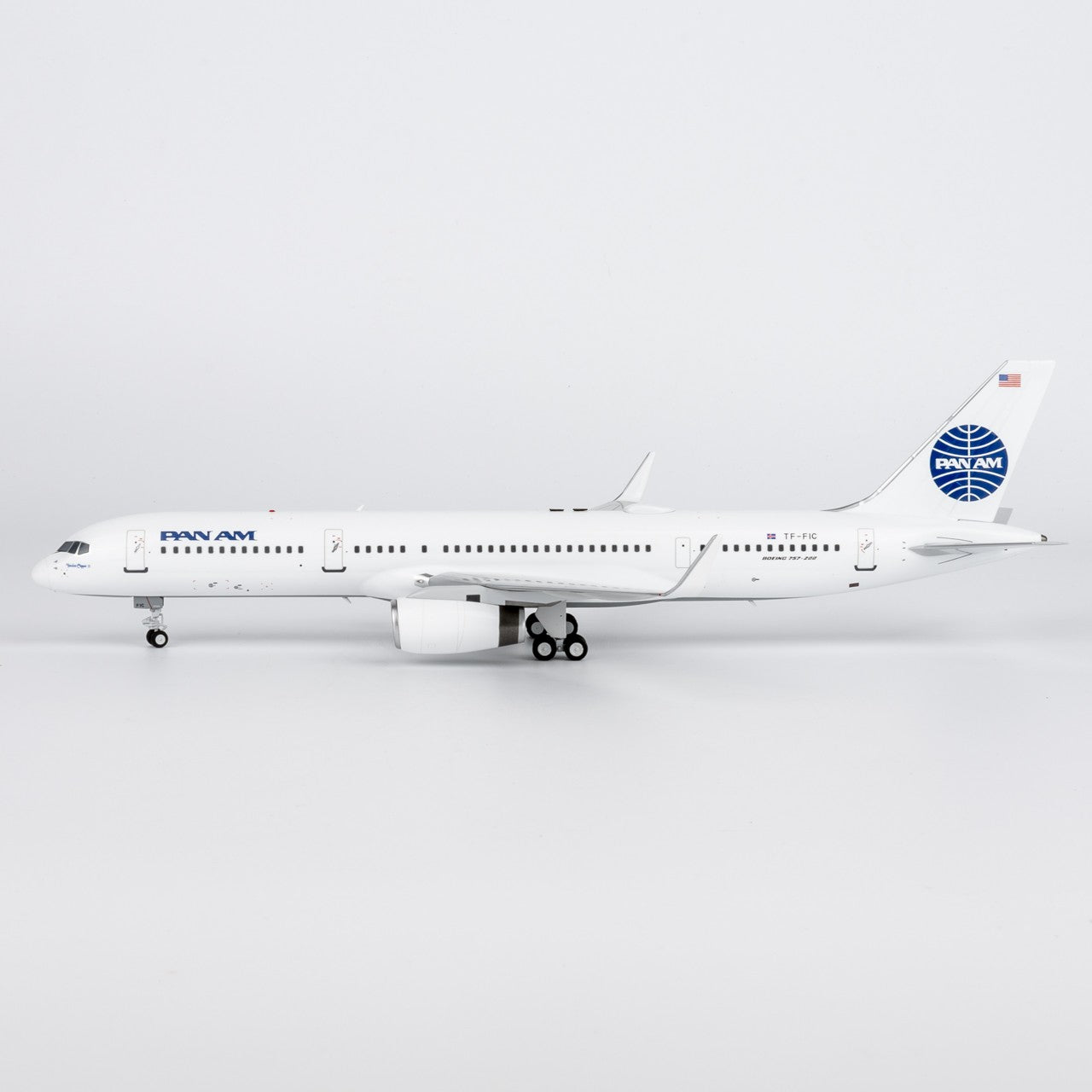 1:200 NGmodels Icelandair Boeing 757-200 Passenger Airplane Diecast Plane Model
