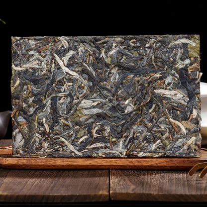 200g Authentic Yunnan Ancient Tree Jin Jiang Tea King Pu'er Tea Raw Tea Bricks