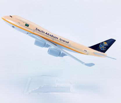 16cm Saudi Arabian Boeing 747-400 Passenger Aeroplane Diecast Aircraft Model
