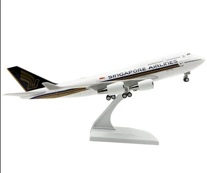 30CM SINGAPORE AIRLINES BOEING 747-400 Plane Landing Gear Resin Aircraft Model