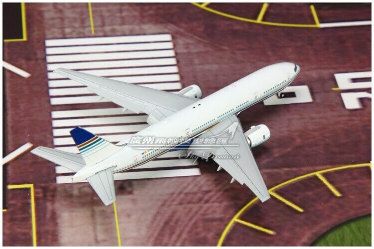 1:400 JC Wings PRIVILEGE BOEING 777-200 Passenger Plane Flap Down Diecast Model