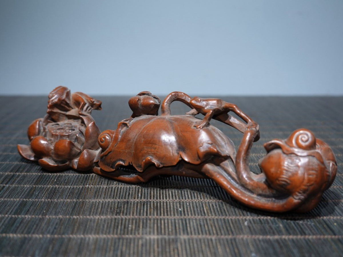 Old Chinese Boxwood Handcarved Frog Lotus Wealth Ruyi Lucky Statue 75g