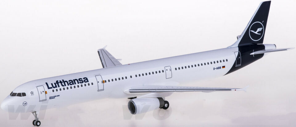 1:200 Hogan Lufthansa AIRBUS A321 Passenger Airplane ABS Plastic Aircraft Model