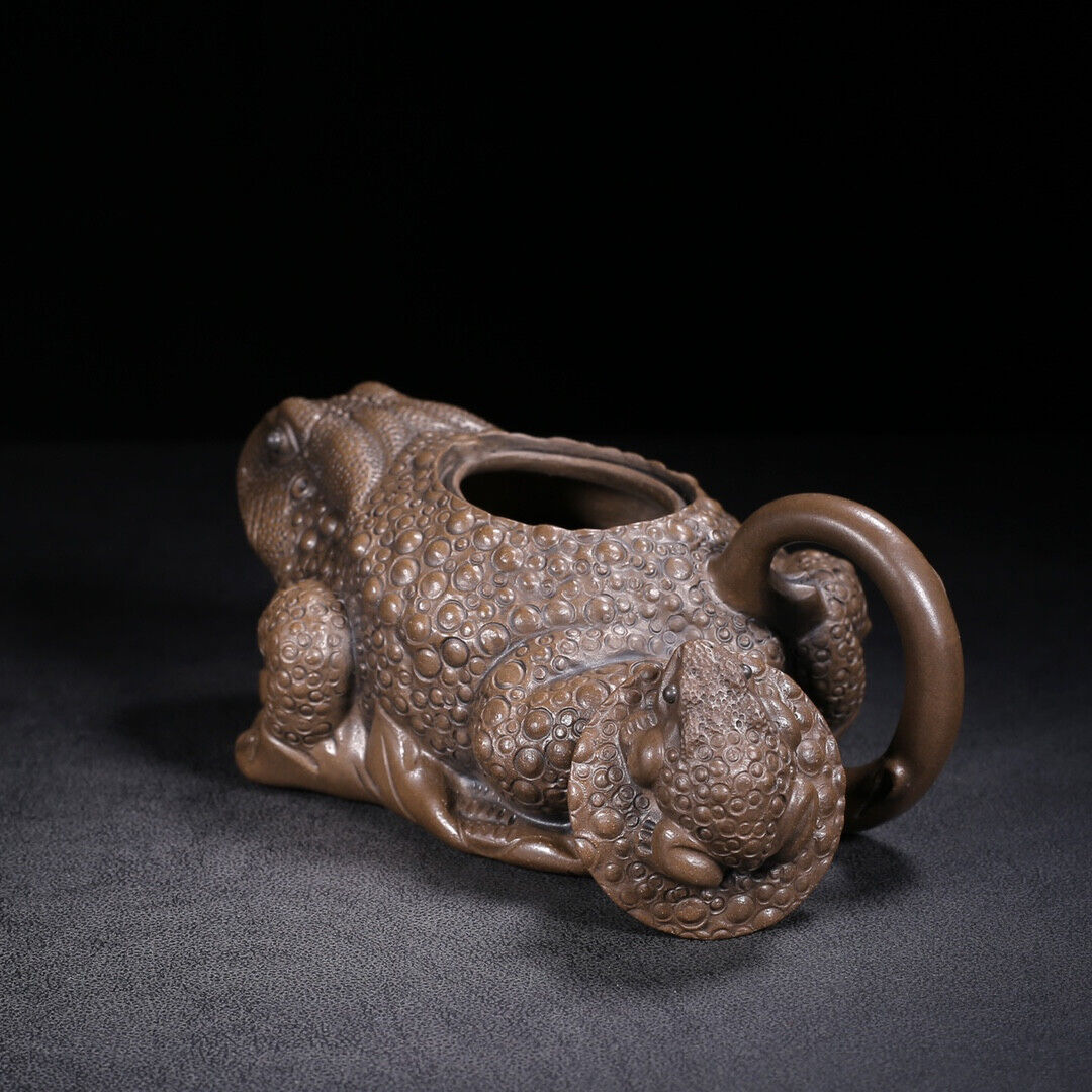 Chinese Yixing Zisha Clay Handmade Exquisite Teapot（母子金蟾 底款：友泉 ）