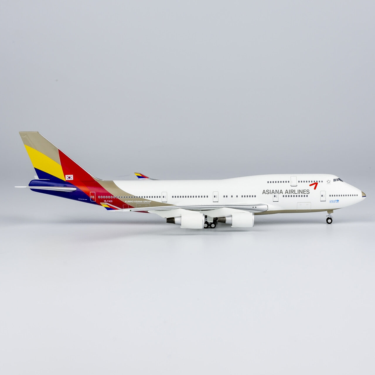 1:400 NG models Asiana Plane Boeing 747-400M Diecast Aircraft Model