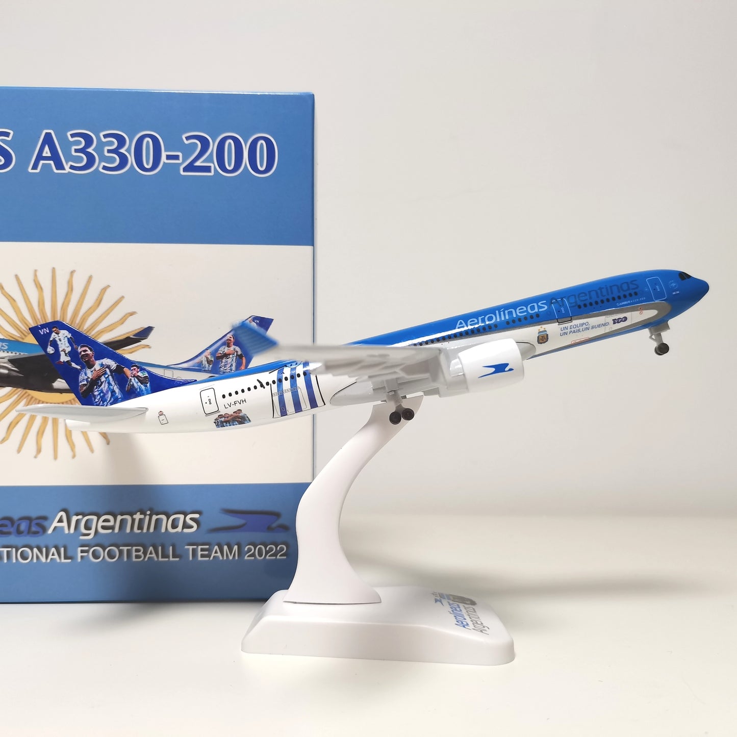 20CM Aerolineas Argentinas AIRBUS A330-200 Passenger Airplane Diecast Model