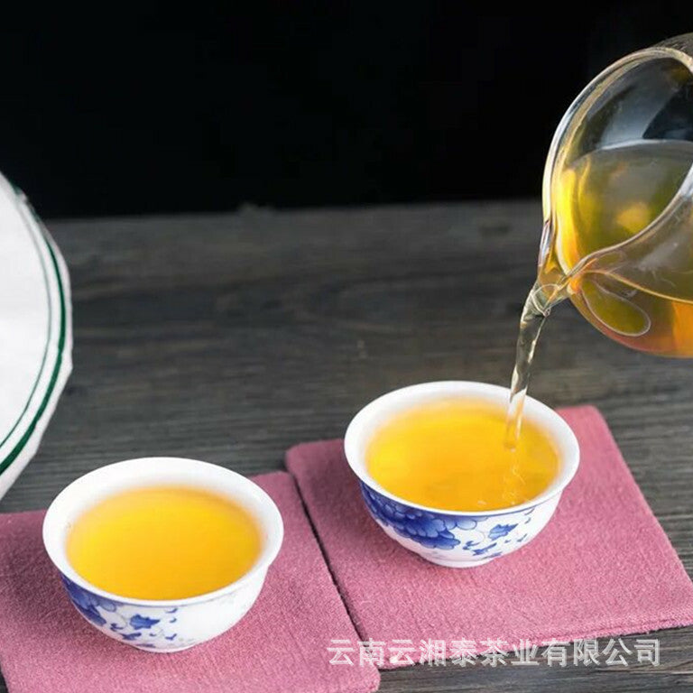 Yunnan Pu'er Tea 2015 Iceland Ancient Tree Early Spring Pu'er Raw Tea 357g -