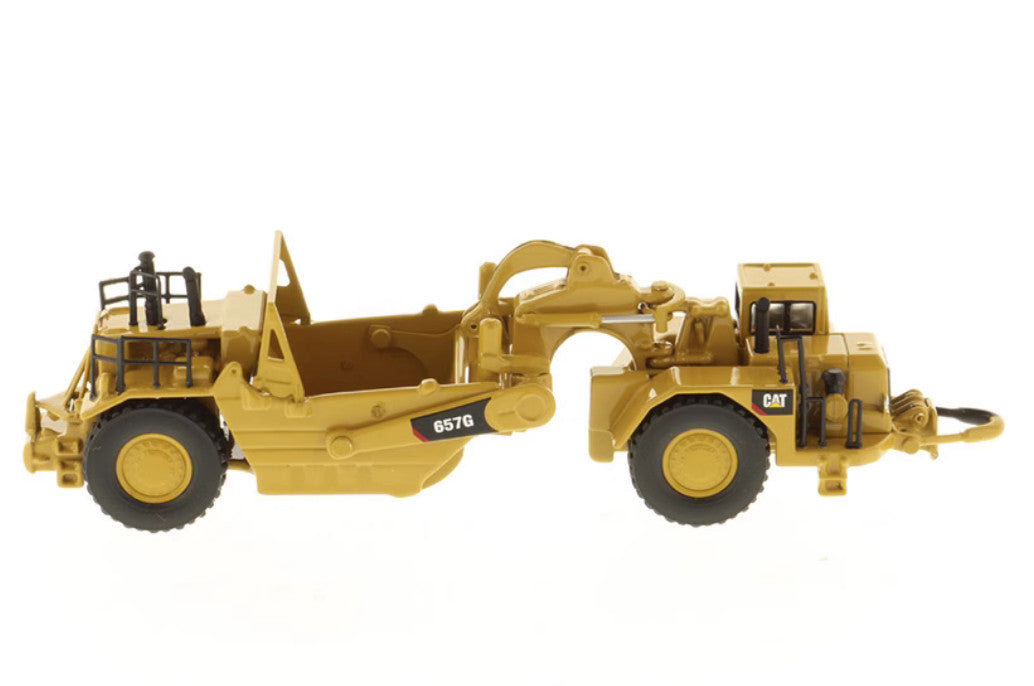 1:125 DM 657G Wheel Tractor Scraper Construction Equipment Machine Diecast Model