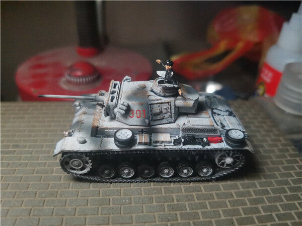 1:72 Scale WW II Germany Panzerkampfwagen III Ausf L Tank Model Snow Painted