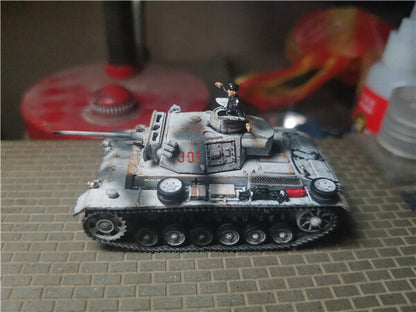 1:72 Scale WW II Germany Panzerkampfwagen III Ausf L Tank Model Snow Painted