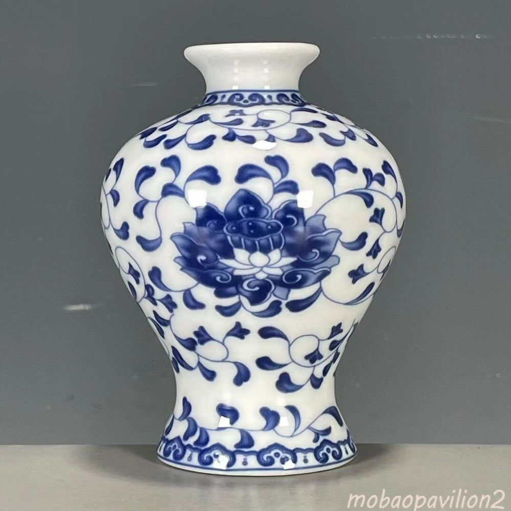 New Exquisite Chinese Porcelain Blue and White Porcelain Flower Pattern Vase