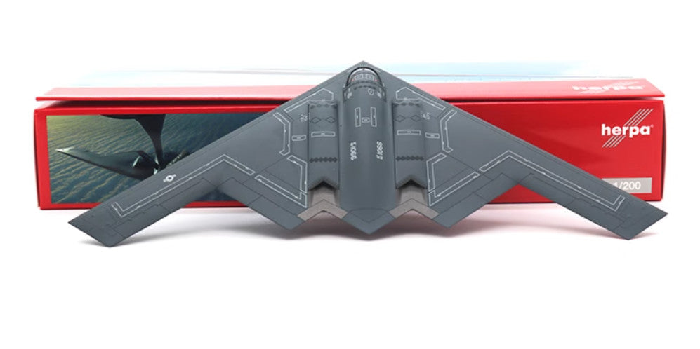 1:200 Herpa USAF Nothrop Grumman B-2A Spirit of America Bomber Diecast Model
