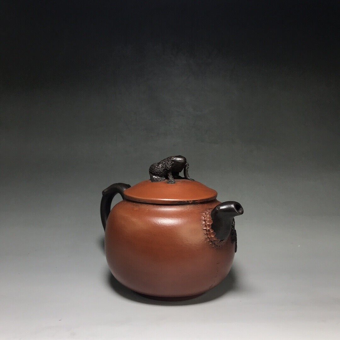 Chinese Yixing Zisha Clay Handmade Exquisite Teapot （蟾蜍壶 底款：蒋蓉）