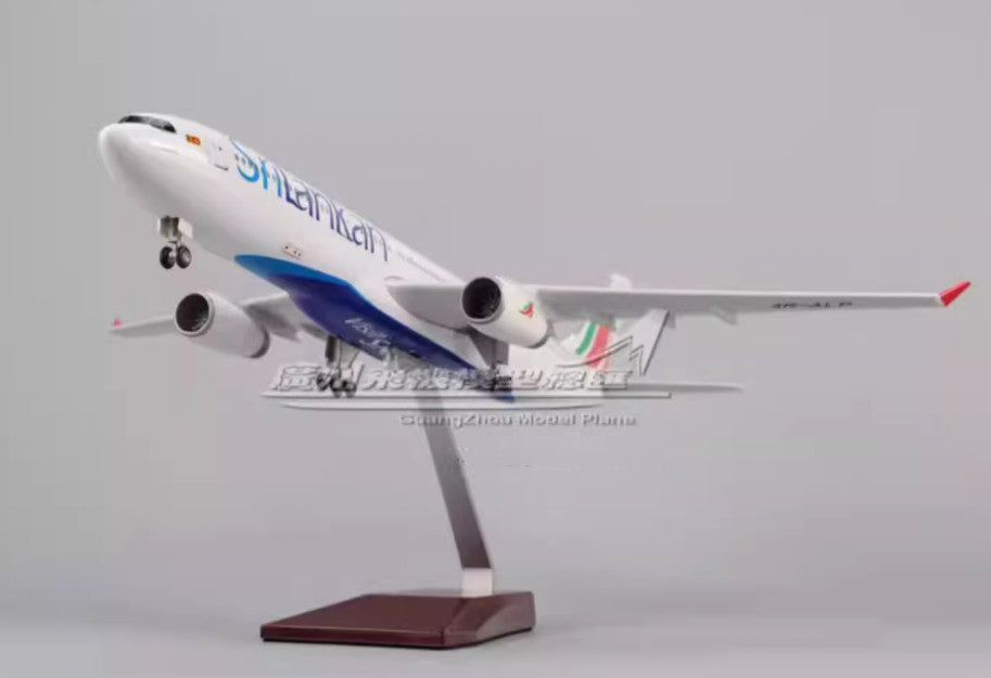 1:135 47CM Srilankan AIRBUS A330 Passenger Airplane Landing Gears Resin Model