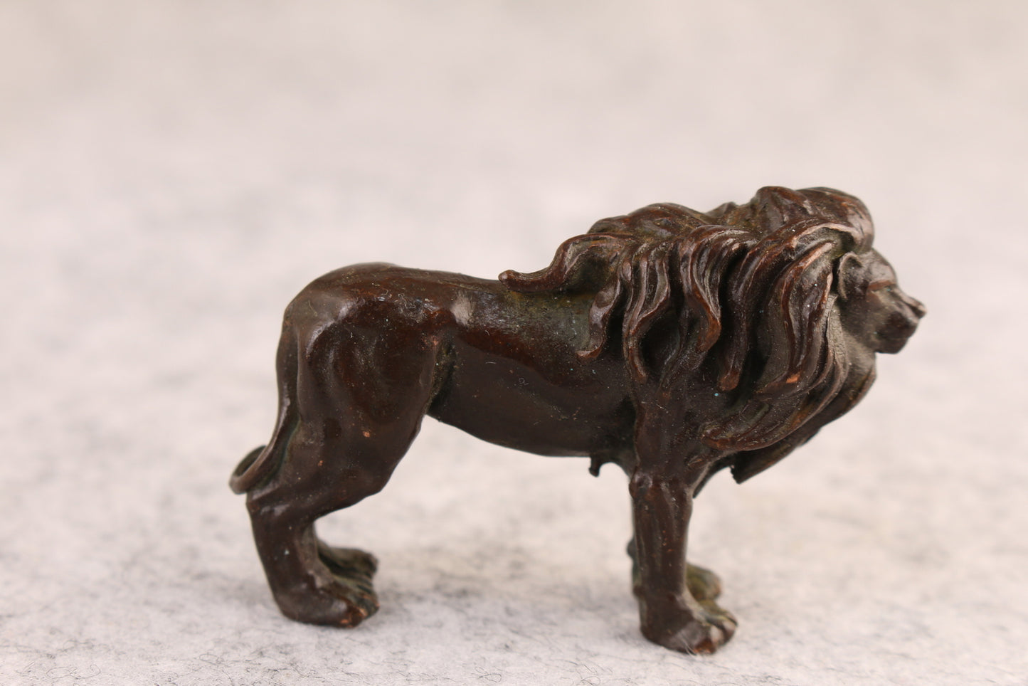 Mini Good stand Bronze lion leo Collection netsuke statue tea pet table decor