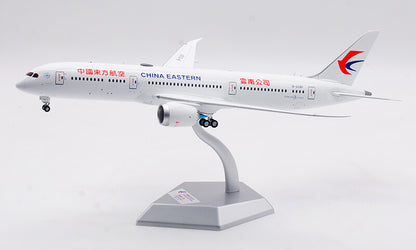 1:200 31CM SQ Wings CHINA EASTERN BOEING 787-9 Passenger Airplane Diecast Model