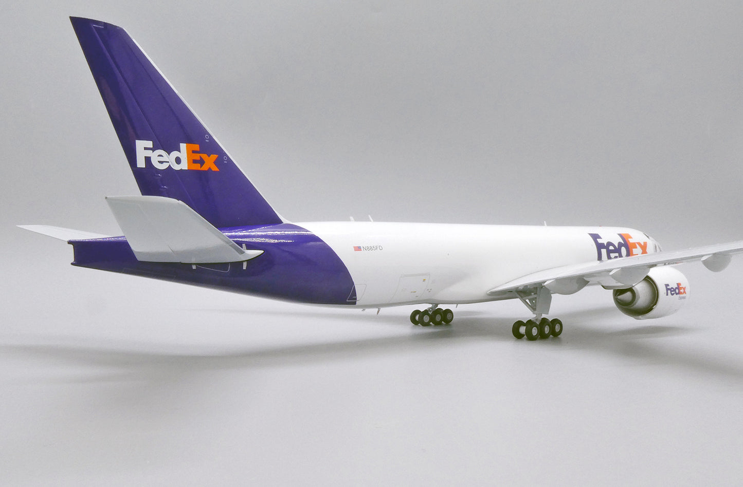 1:200 JC Wings FedEx Boeing 777-200LRF Airplane Diecast Aircraft Model