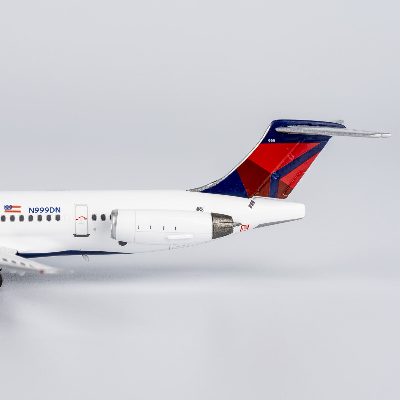 1:400 NGmodels Delta Air Lines McDonnell Douglas MD-88 Plane Diecast Plane Model