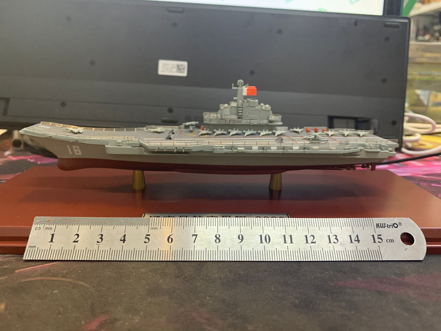 1/1500 China Liaoning aircraft carrier with J15 carrier based aircraft model