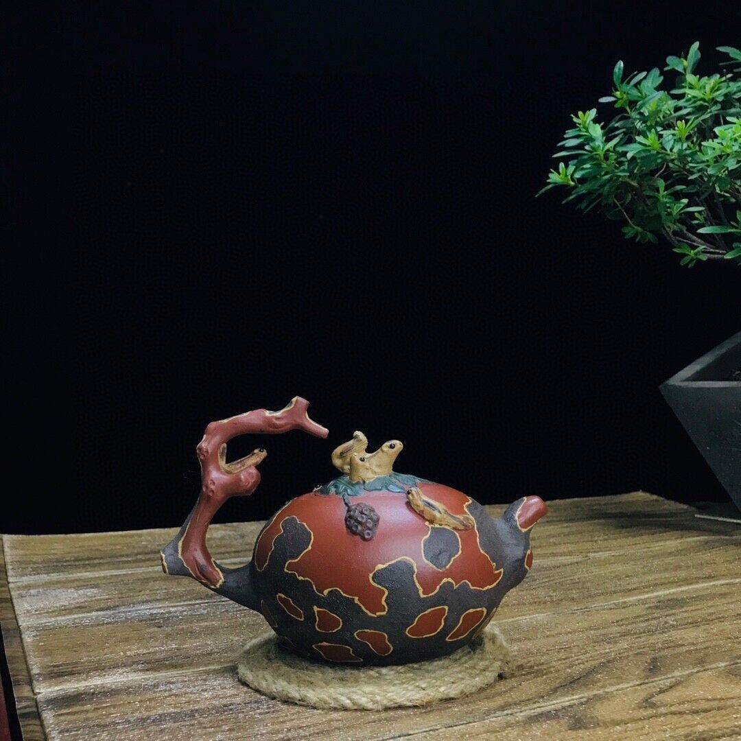 Chinese Yixing Zisha Clay Handmade Exquisite Teapot（松鼠 底款：燕亭）