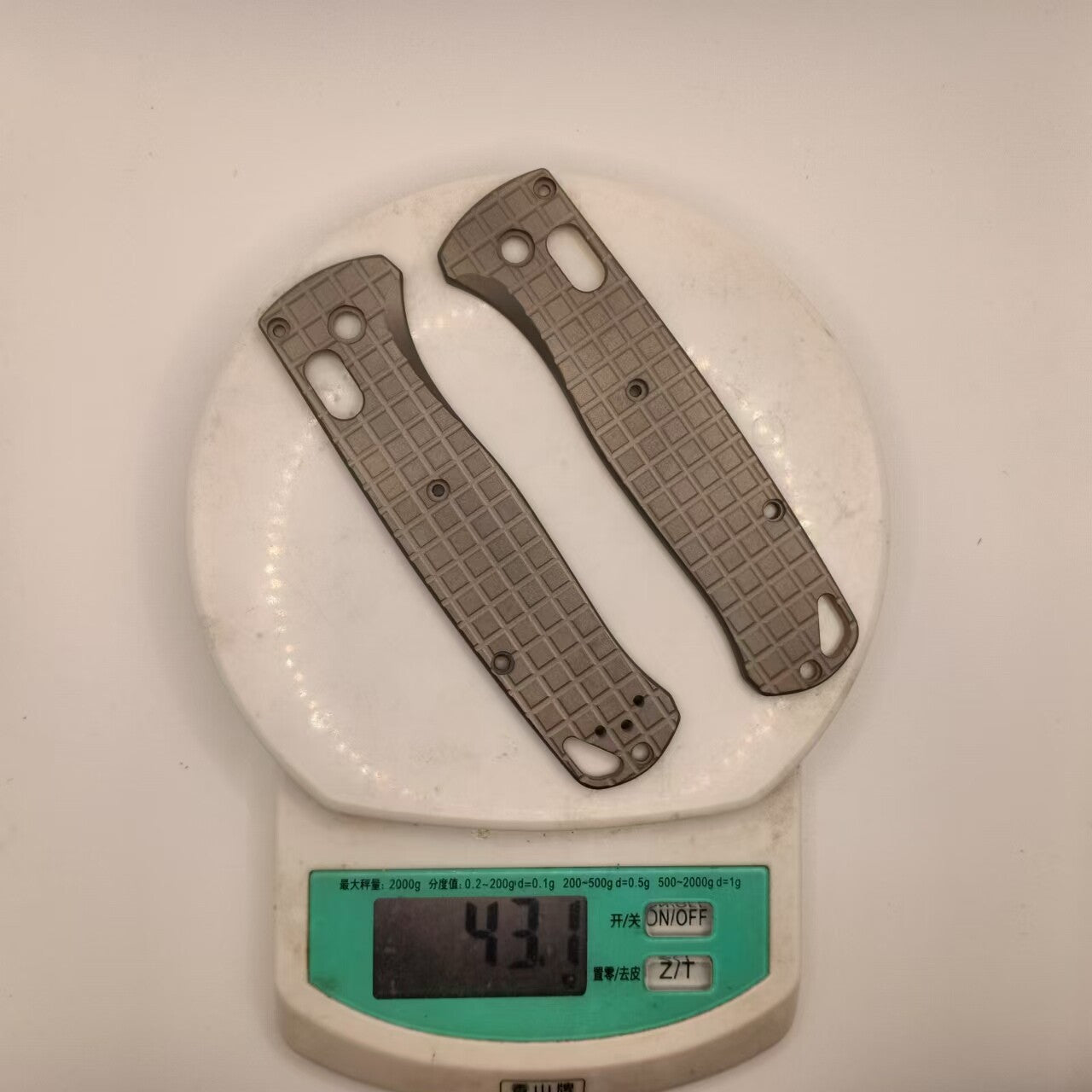 1Pair of Grenade Pattern TC4 Handle Scales for Benchmade Bugout 535