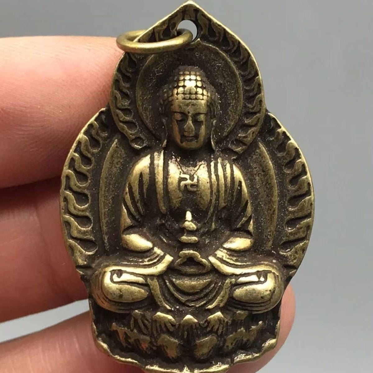 Antique Brassware Buddha Pendant Brass Sakyamuni Lotus Buddha Statue Ornament