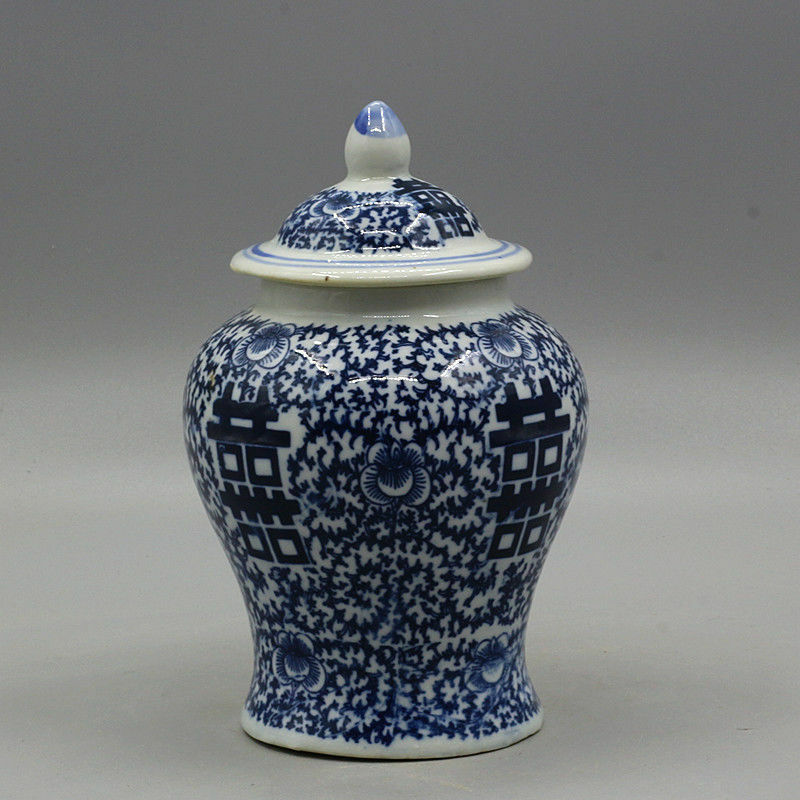 China Jingdezhen porcelain blue and white general jar tea jar Qing Qianlong