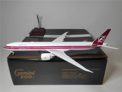 1:200 36CM Geminijets QATAR B777-300ER Passenger Airplane Diecast Aircraft Model