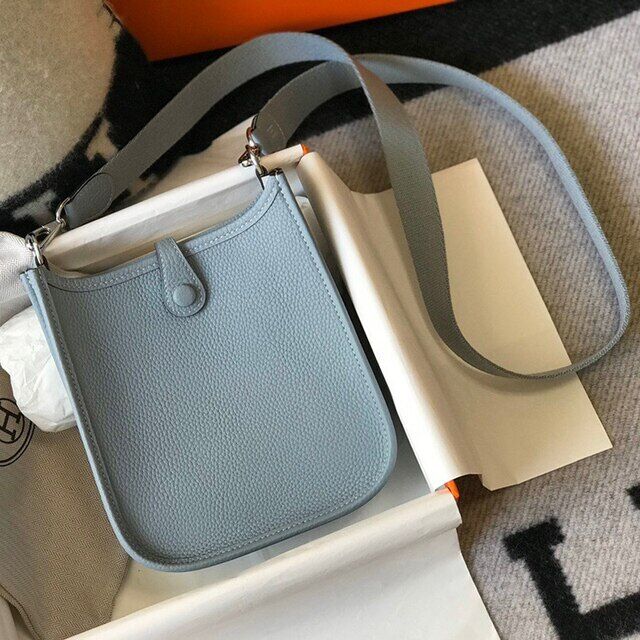 2022 NEW Women's Bucket Bag Handbag Hollowed Crossbody Bag Leather