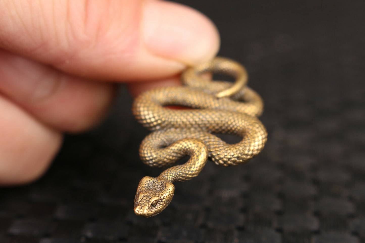 chinese old bronze hand snake statue figure collectable netsuke decoration