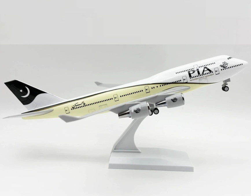 30CM PIA BOEING 747-400 Passenger Airplane Landing Gear Resin Aircraft Model