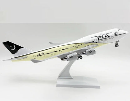 30CM PIA BOEING 747-400 Passenger Airplane Landing Gear Resin Aircraft Model