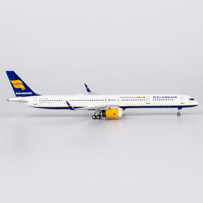 1:400 NGmodels Icelandair Boeing 757-300 Passenger Airplane Diecast Plane Model