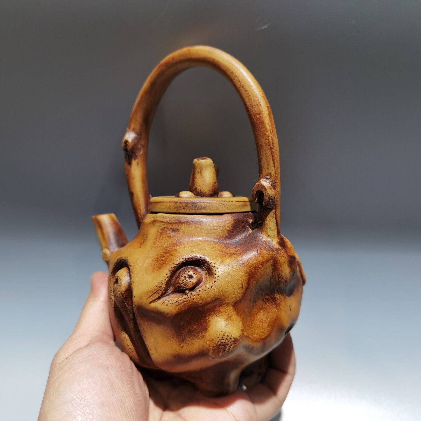 Chinese Yixing Zisha Clay Handmade Exquisite Teapot（供春提梁 底款：供春）