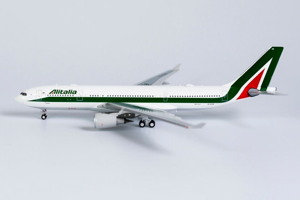 1:400 NG Model Alitalian AIRBUS A330-200 Passenger Airplane Diecast Plane Model