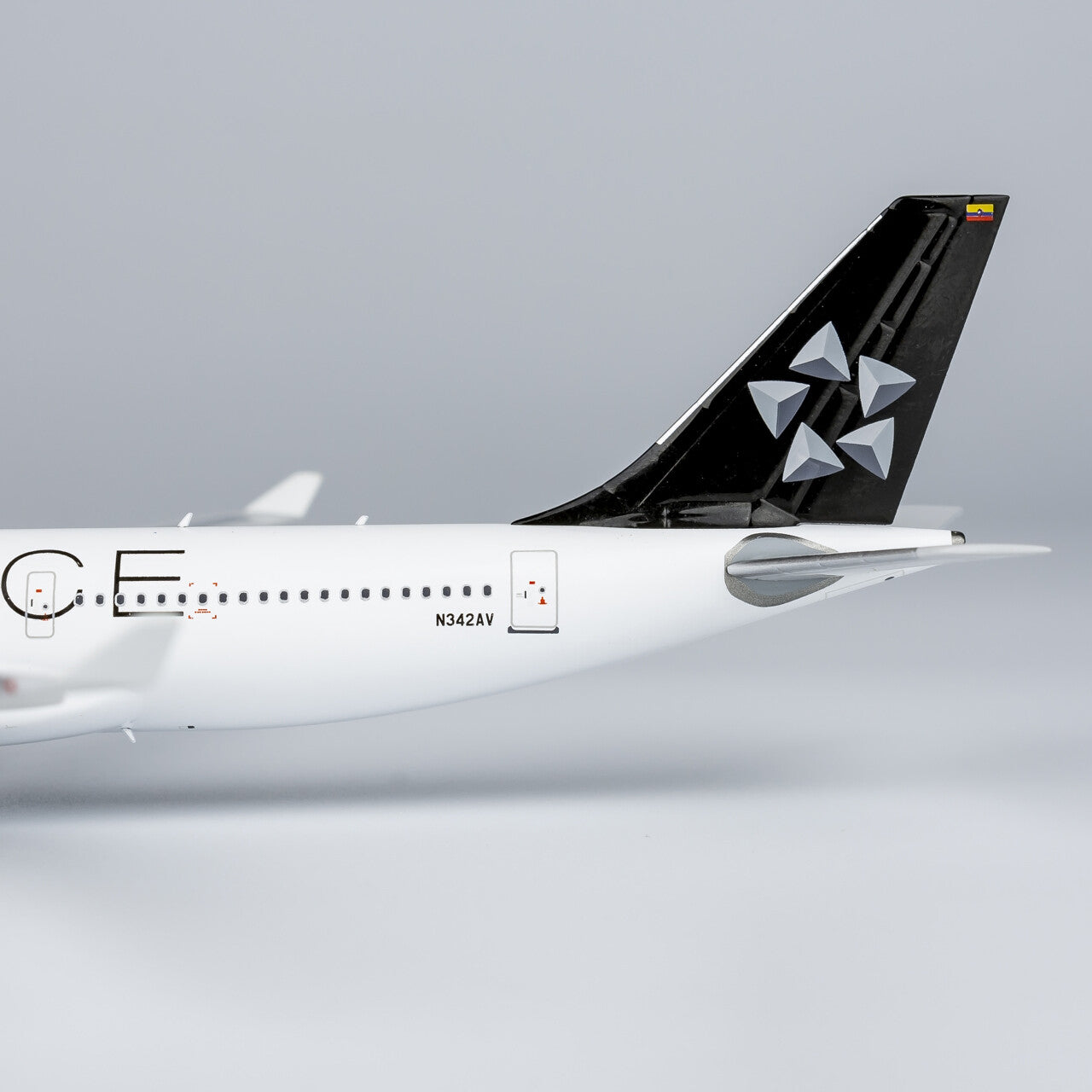 1:400 NG Model Avianca AIRBUS A330-200 Passenger Airplane Diecast Aircraft Model