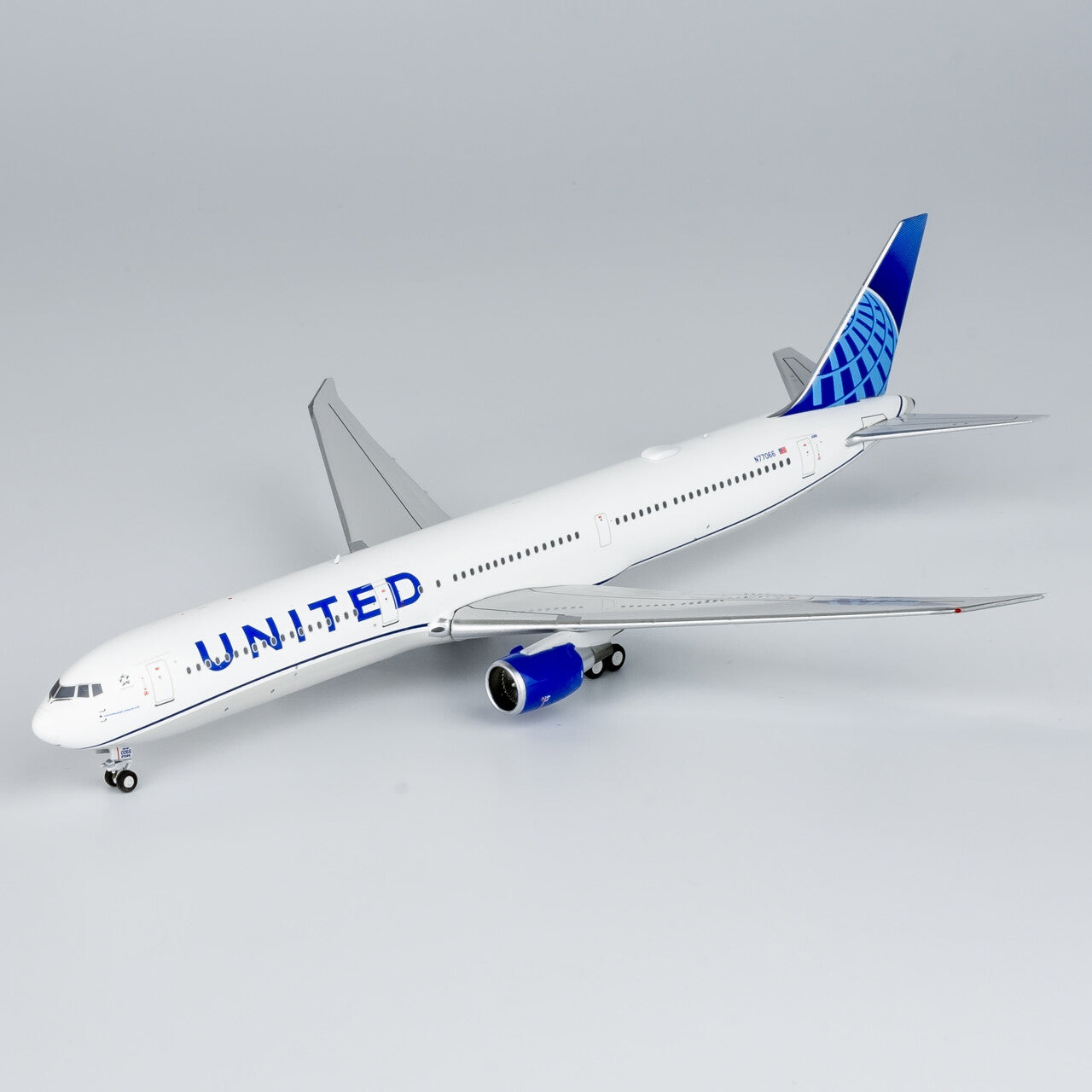 1:400 NG Model UNITED BOEING 767-400ER Passenger Airplane Diecast Aircraft Model